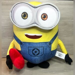 Despicable Me Minion Bob 14" Plush Soft Toy Holding Heart - Universal Studios